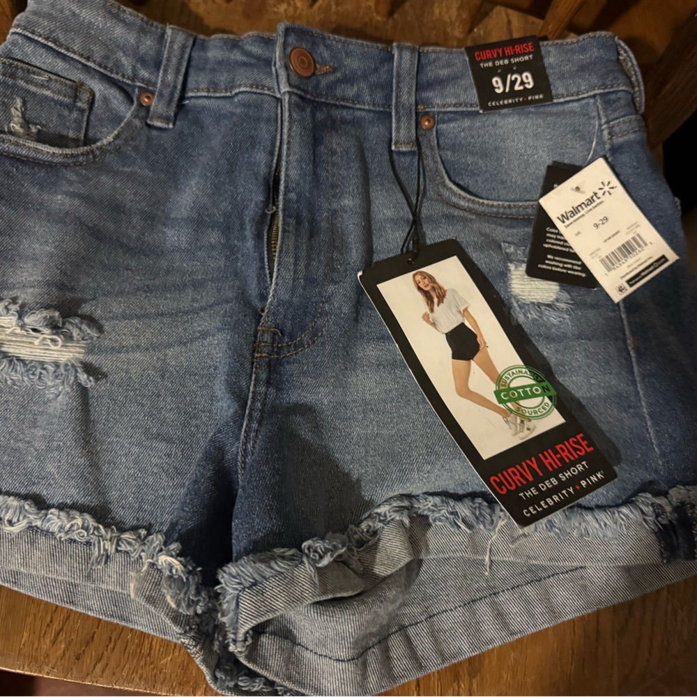 Women’s Celebrity Pink Jean shorts NWT size 9